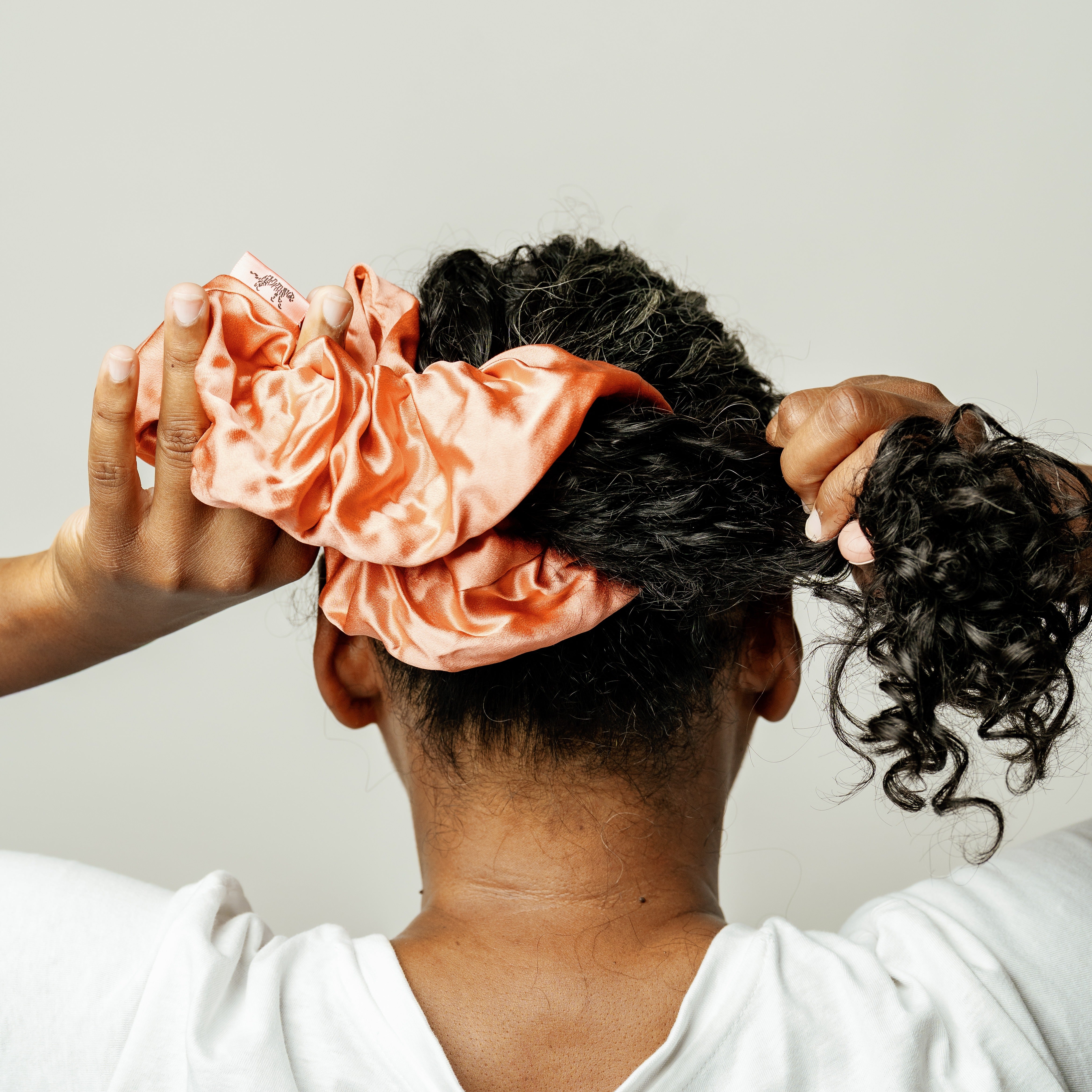 Organic Silk Oversized Scrunchie Peachy Coral – LINA LENNOX