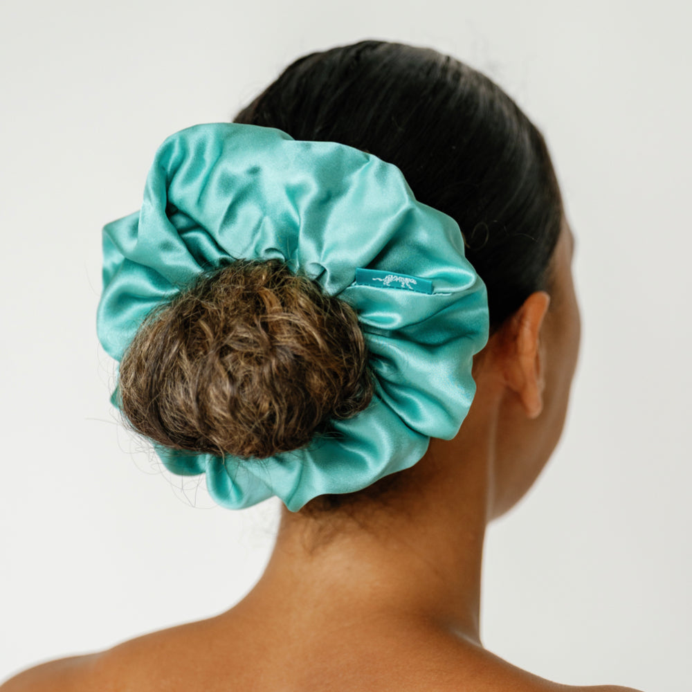 Organic Silk Oversized Scrunchie Jade Green – LINA LENNOX